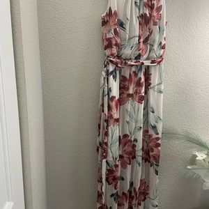 Summer wear dress. Size 4 as per the dress but can fit to medium person.